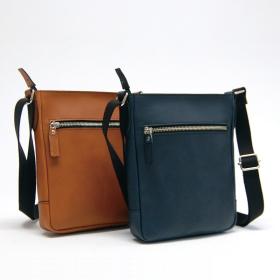 スリムな牛革ショルダーバッグ