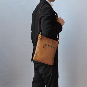 ＜Ｆｏｇｌｉａ＞シュリンクレザーリーダーズバッグ